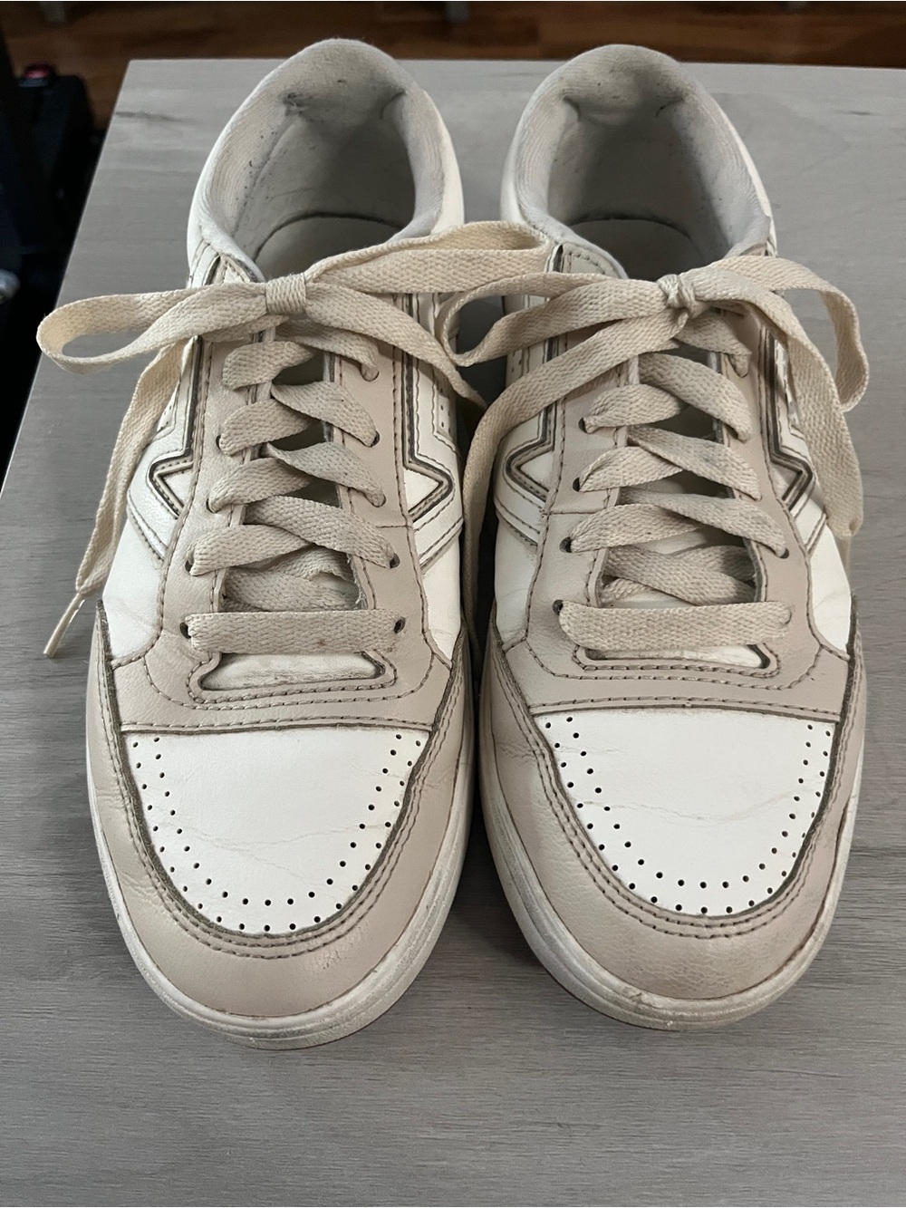 Vans Women's Low-Top Sneakers in White and Cream